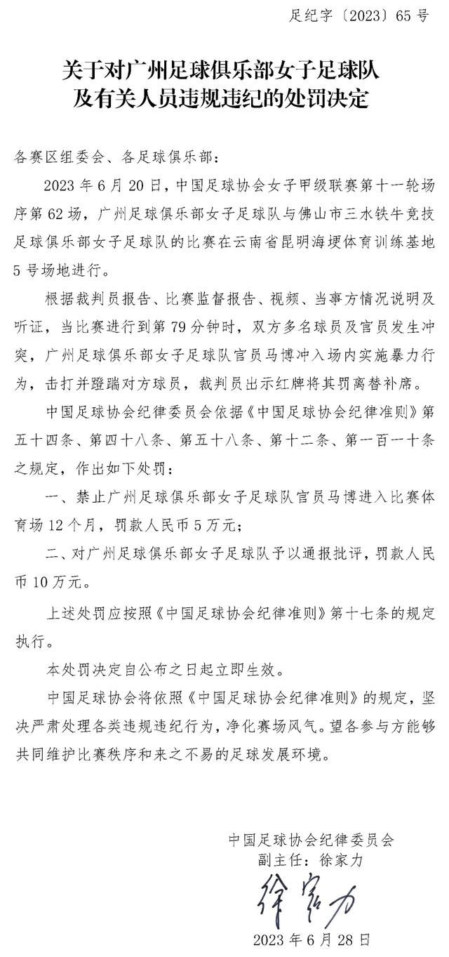 而且在执行撤侨任务时，外交护照是外交官唯一的“武器”，他们只能凭借自己的智慧和语言去沟通，在各方势力间斡旋，不惜一切也要完成任务，带同胞回家